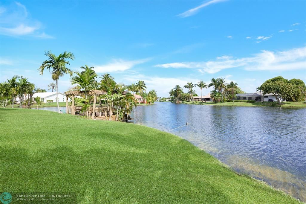 Recently Sold: $940,000 (5 beds, 3 baths, 2636 Square Feet)