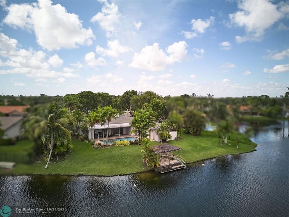 Recently Sold: $940,000 (5 beds, 3 baths, 2636 Square Feet)