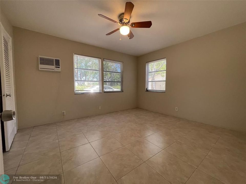 For Sale: $1,900 (2 beds, 1 baths, 1820 Square Feet)