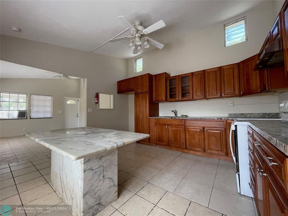 For Sale: $1,900 (2 beds, 1 baths, 1820 Square Feet)