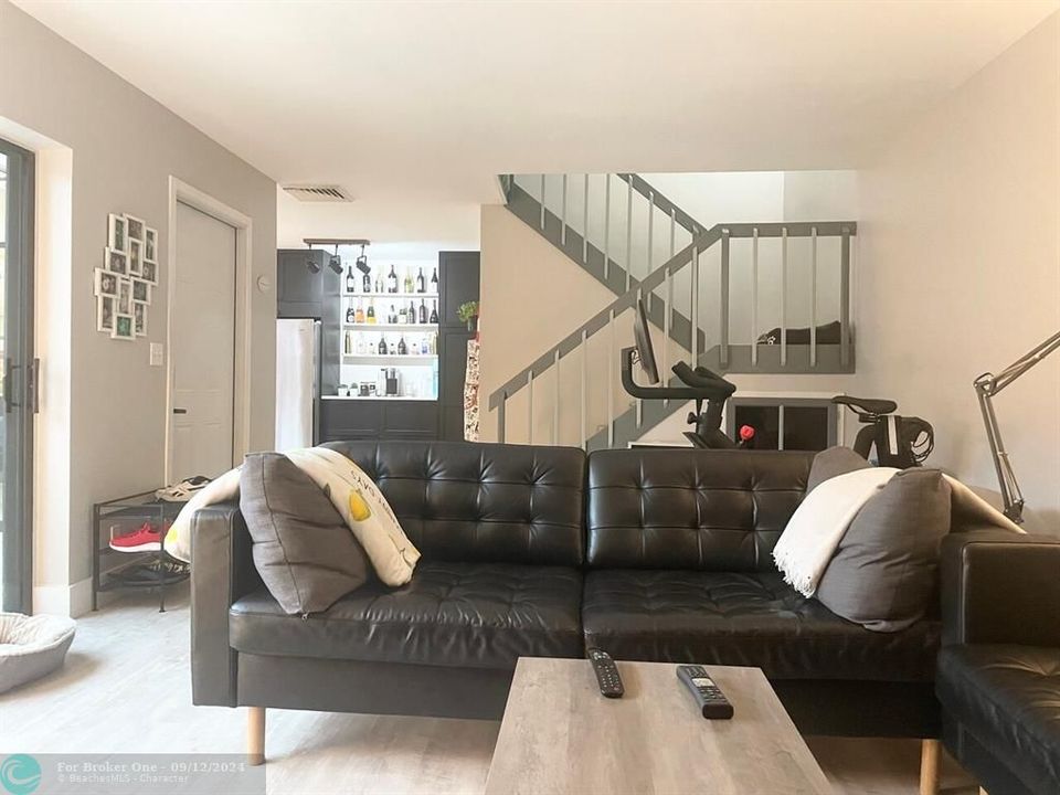 For Sale: $365,000 (2 beds, 2 baths, 1288 Square Feet)