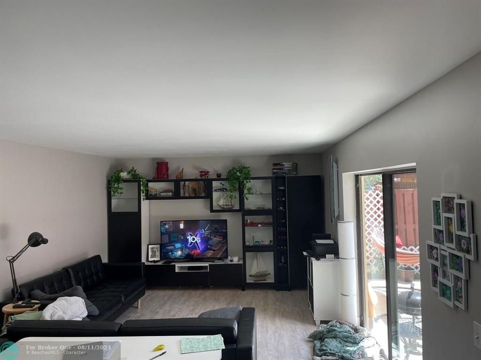 For Sale: $365,000 (2 beds, 2 baths, 1288 Square Feet)