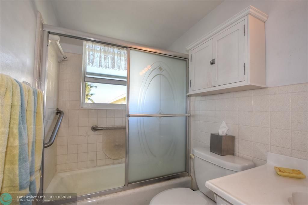 For Sale: $145,000 (1 beds, 1 baths, 700 Square Feet)