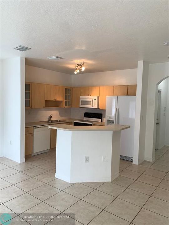 For Rent: $2,700 (2 beds, 2 baths, 1313 Square Feet)