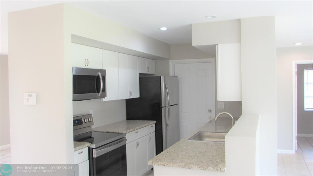 For Rent: $2,000 (2 beds, 2 baths, 1360 Square Feet)