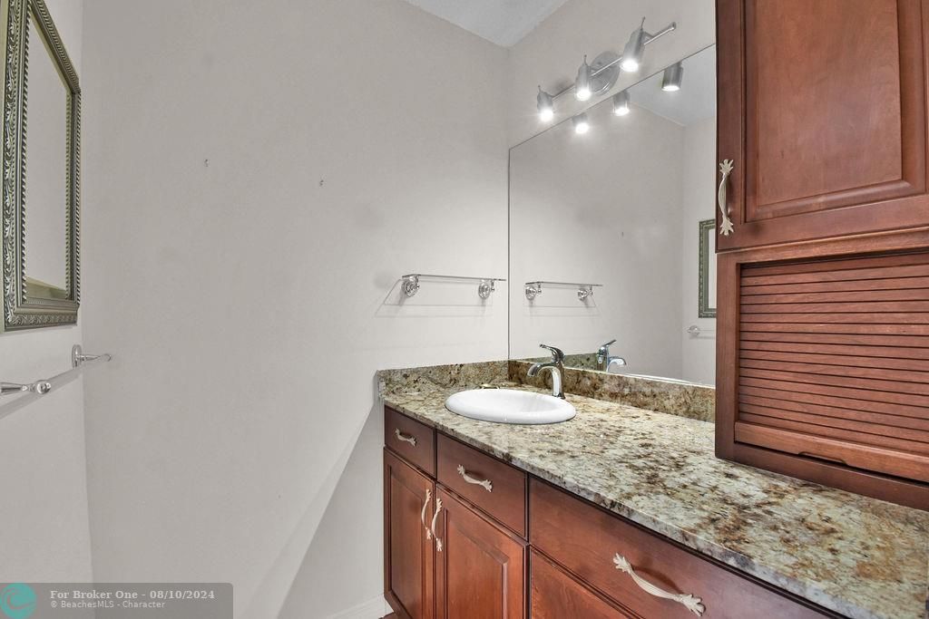 For Sale: $445,000 (2 beds, 2 baths, 1250 Square Feet)