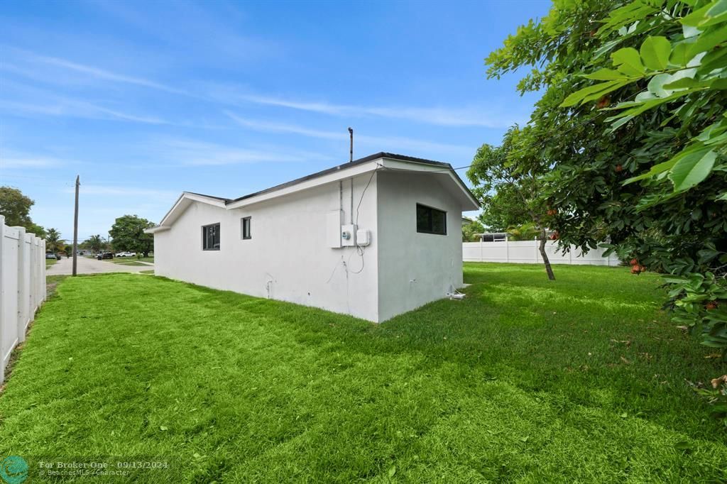 Active With Contract: $529,900 (4 beds, 2 baths, 1760 Square Feet)