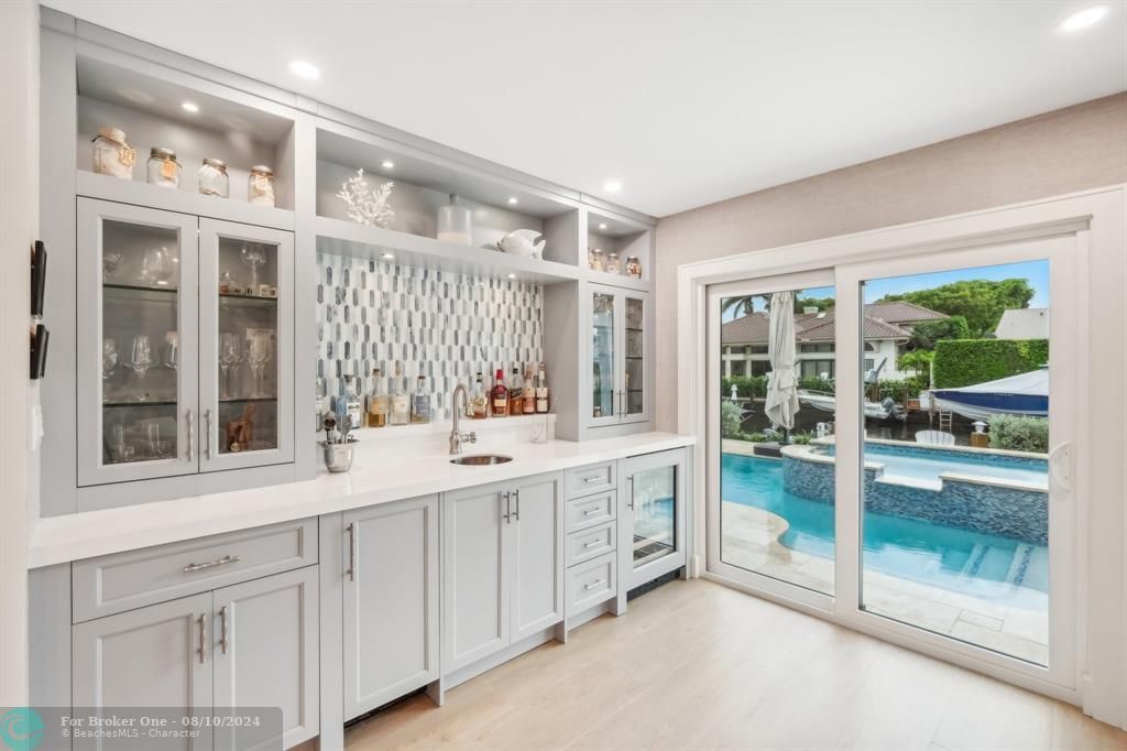 Active With Contract: $2,999,900 (4 beds, 3 baths, 2720 Square Feet)