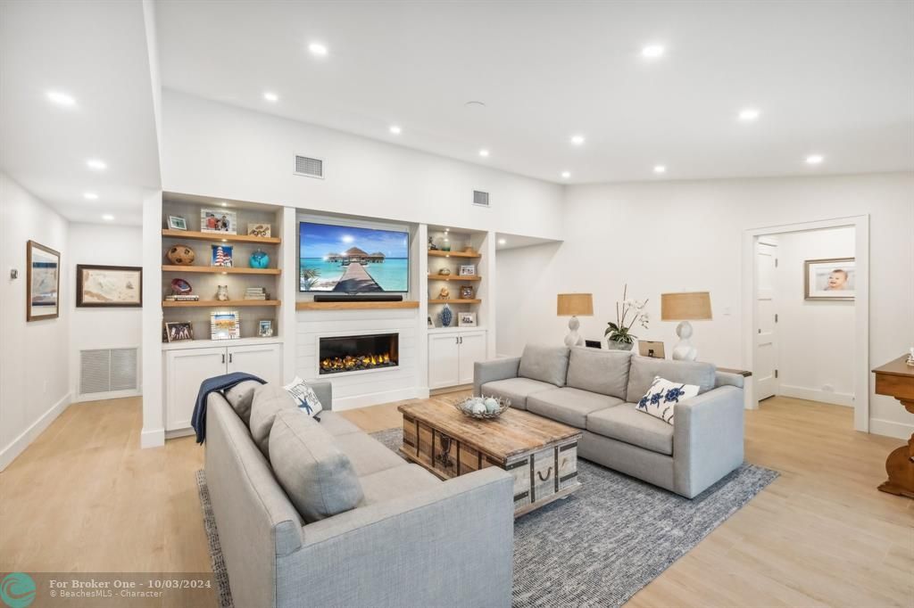 Active With Contract: $2,999,900 (4 beds, 3 baths, 2720 Square Feet)