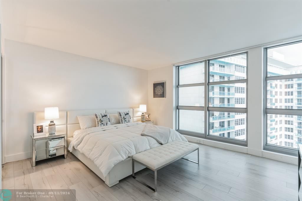 For Sale: $548,999 (1 beds, 2 baths, 1258 Square Feet)