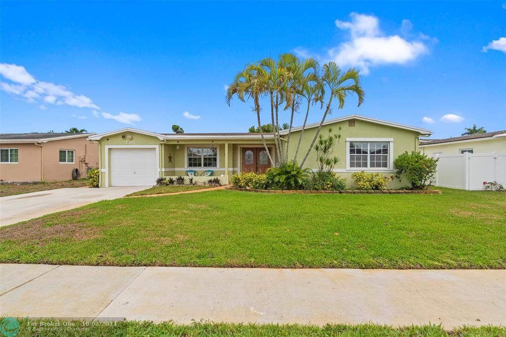 Active With Contract: $500,000 (3 beds, 2 baths, 1596 Square Feet)