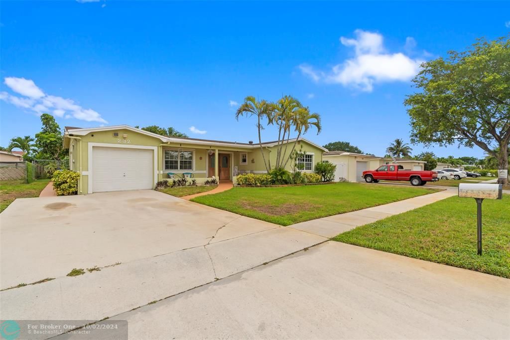 Active With Contract: $500,000 (3 beds, 2 baths, 1596 Square Feet)