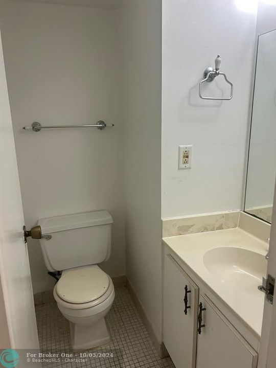 Active With Contract: $1,600 (1 beds, 1 baths, 695 Square Feet)