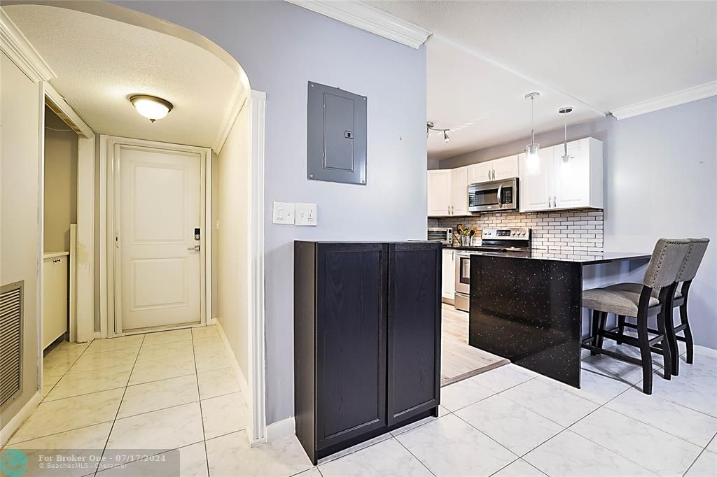 For Sale: $398,750 (2 beds, 2 baths, 1025 Square Feet)