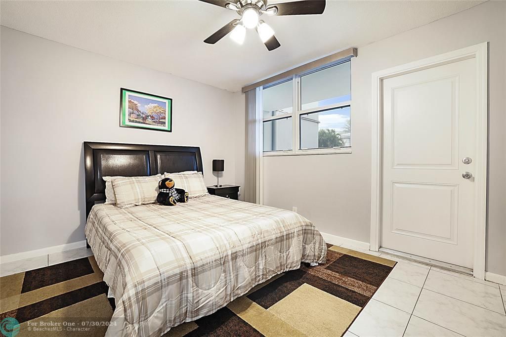 For Sale: $398,750 (2 beds, 2 baths, 1025 Square Feet)