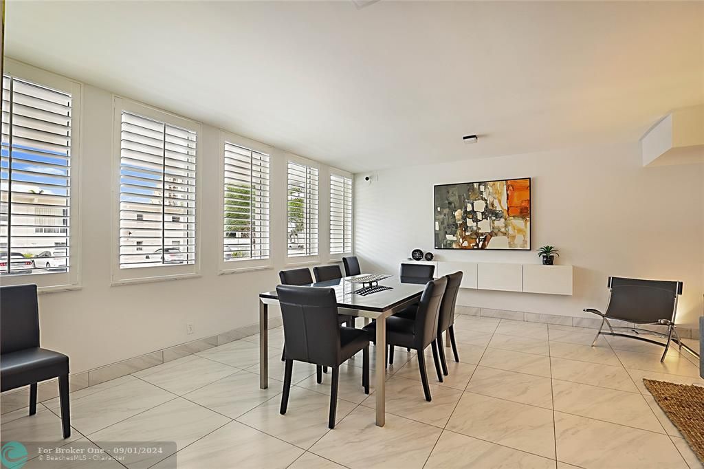 For Sale: $398,750 (2 beds, 2 baths, 1025 Square Feet)