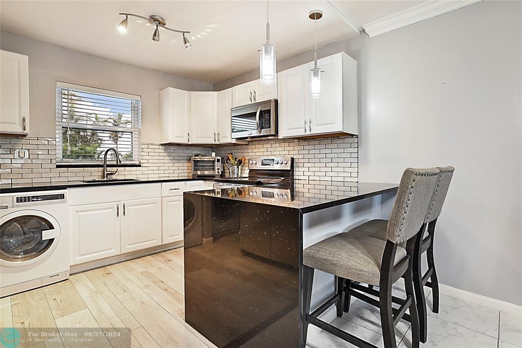 For Sale: $398,750 (2 beds, 2 baths, 1025 Square Feet)