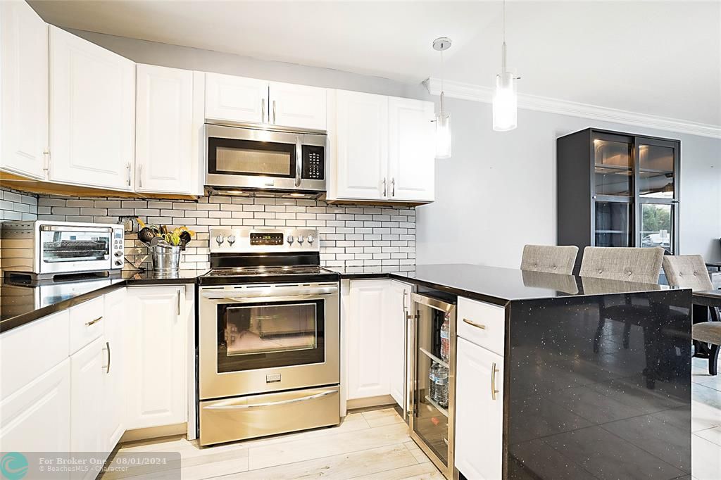 For Sale: $398,750 (2 beds, 2 baths, 1025 Square Feet)