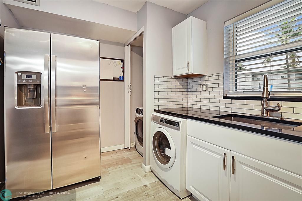 For Sale: $398,750 (2 beds, 2 baths, 1025 Square Feet)