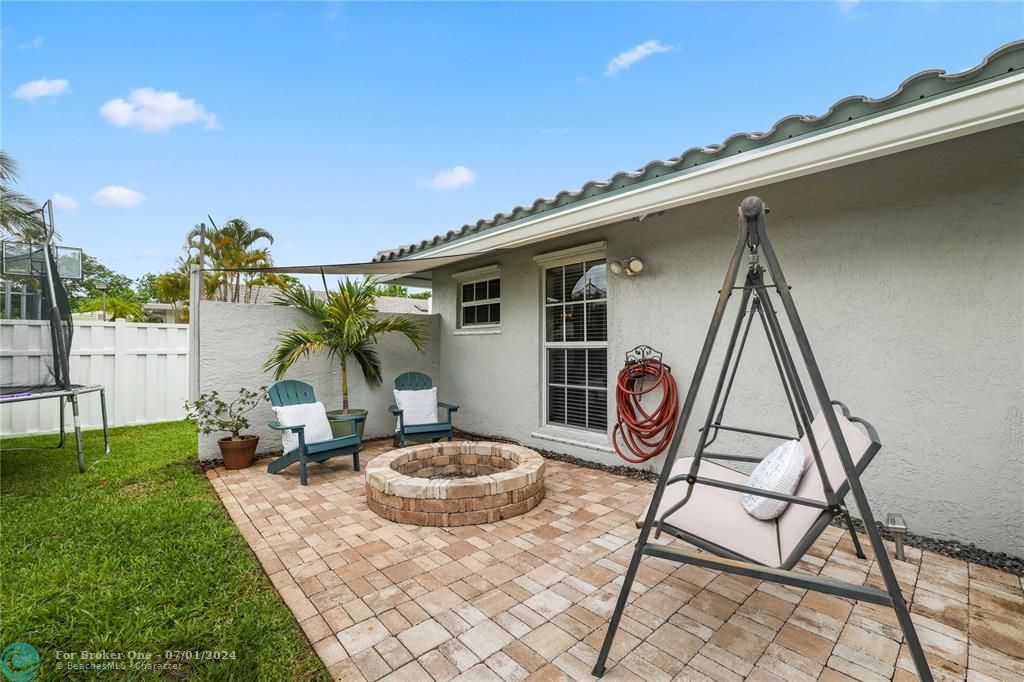 Active With Contract: $825,000 (4 beds, 2 baths, 2754 Square Feet)