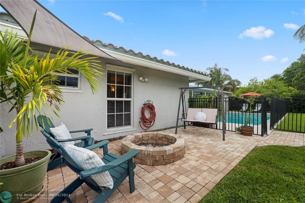 Active With Contract: $825,000 (4 beds, 2 baths, 2754 Square Feet)