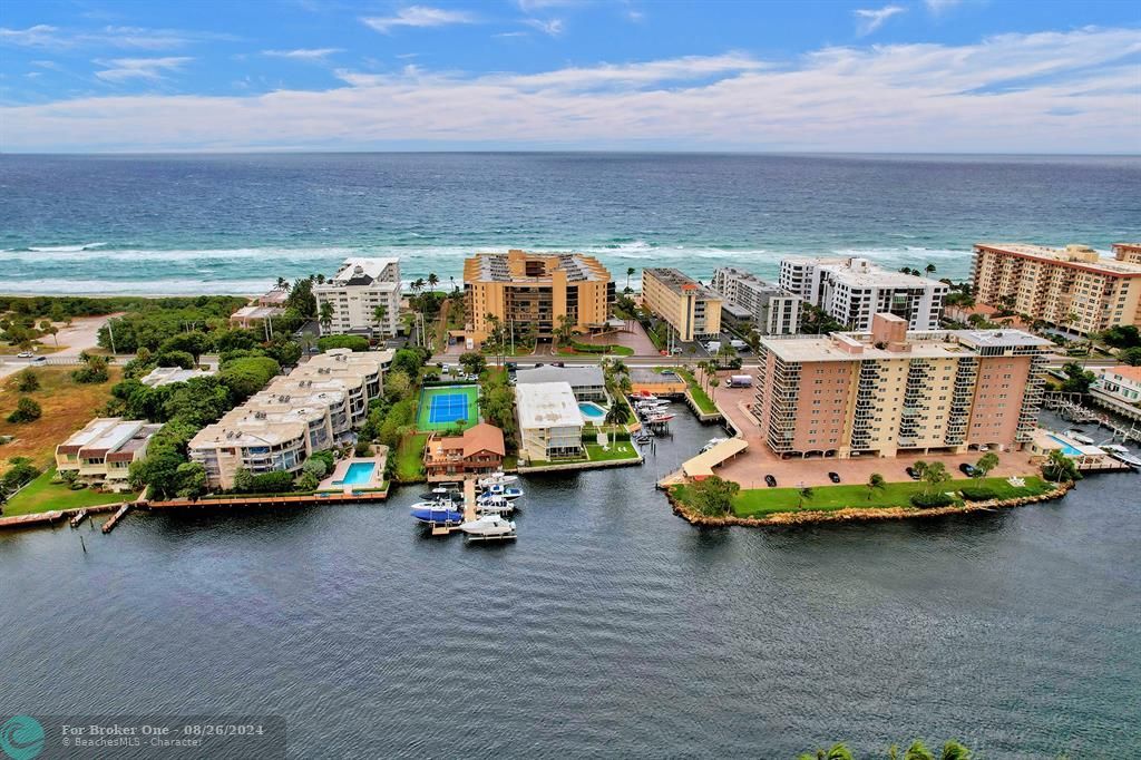 For Sale: $999,000 (2 beds, 2 baths, 1715 Square Feet)