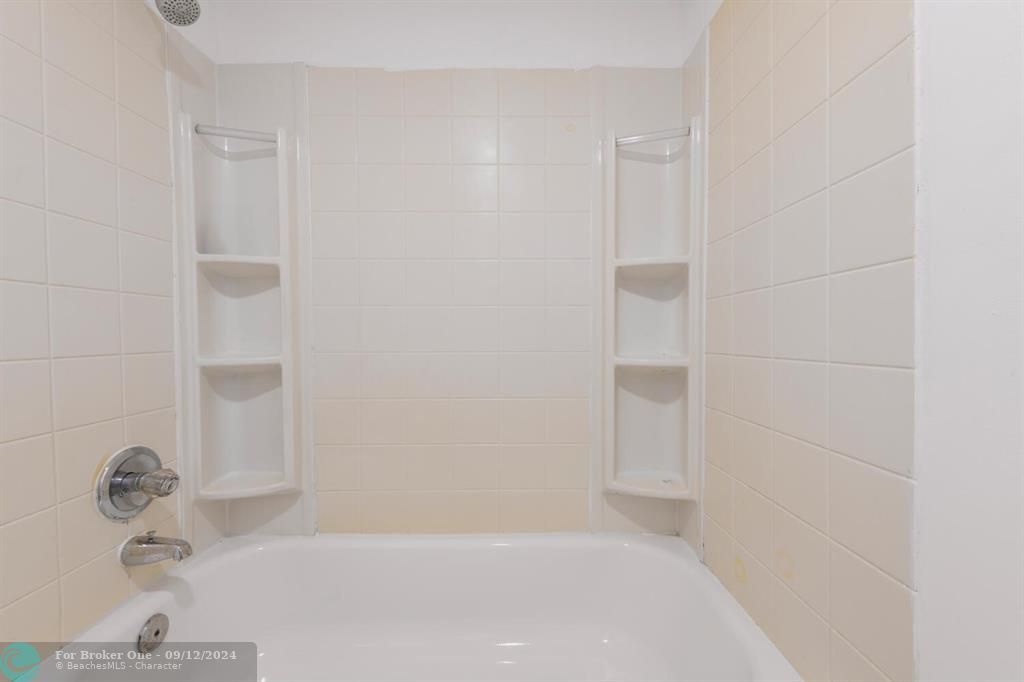 For Rent: $1,950 (2 beds, 2 baths, 1328 Square Feet)