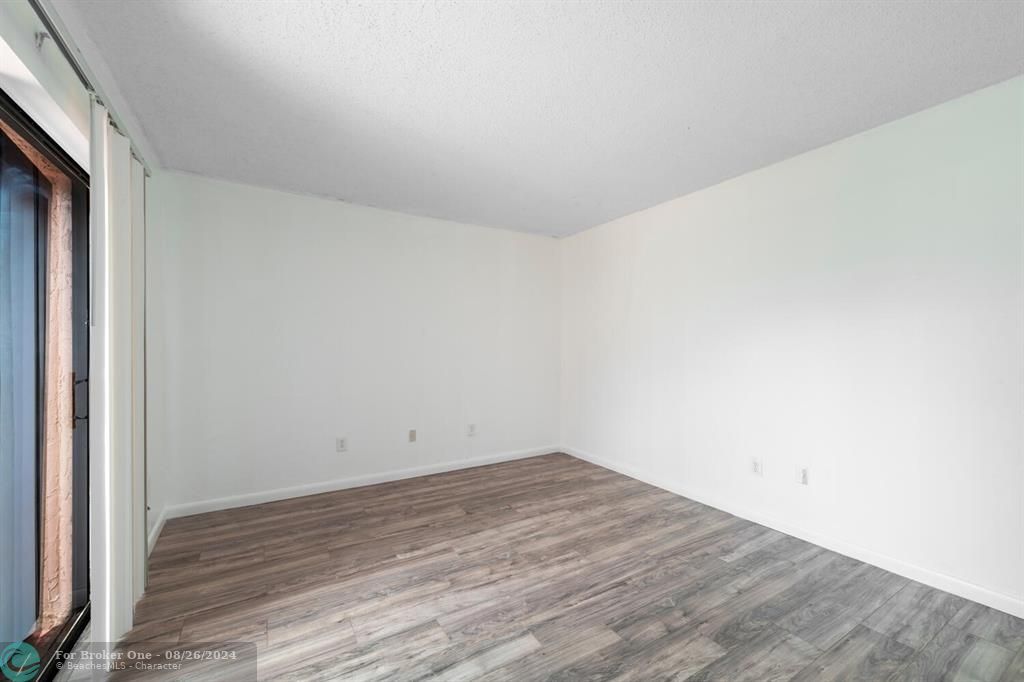 For Rent: $1,950 (2 beds, 2 baths, 1328 Square Feet)