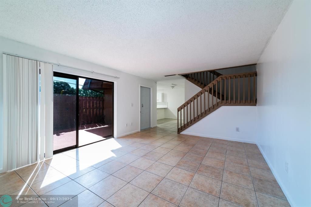 For Rent: $1,950 (2 beds, 2 baths, 1328 Square Feet)