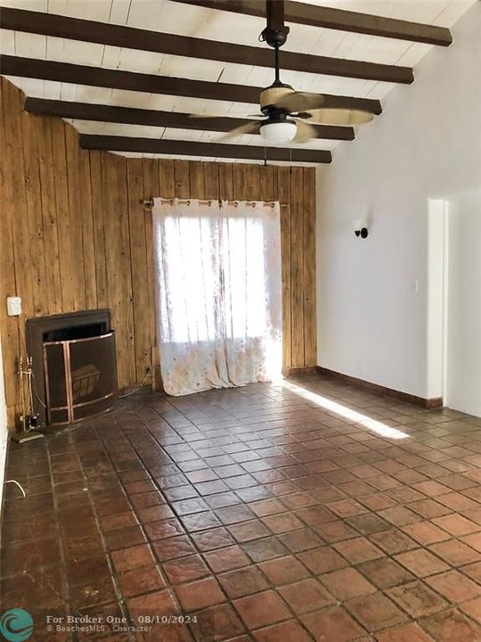 Recently Rented: $2,200 (2 beds, 1 baths, 1000 Square Feet)