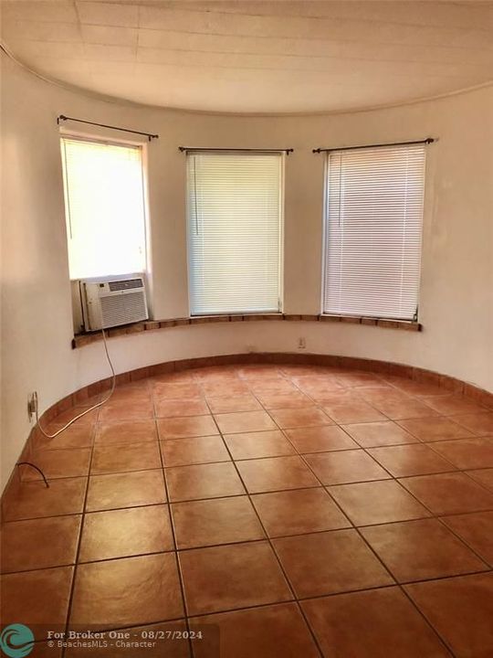 Recently Rented: $2,200 (2 beds, 1 baths, 1000 Square Feet)