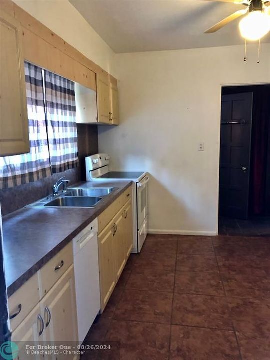 Recently Rented: $2,200 (2 beds, 1 baths, 1000 Square Feet)