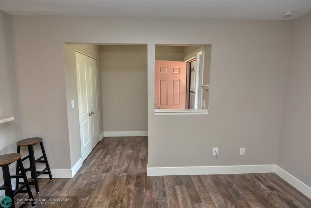 For Sale: $249,500 (2 beds, 2 baths, 1037 Square Feet)