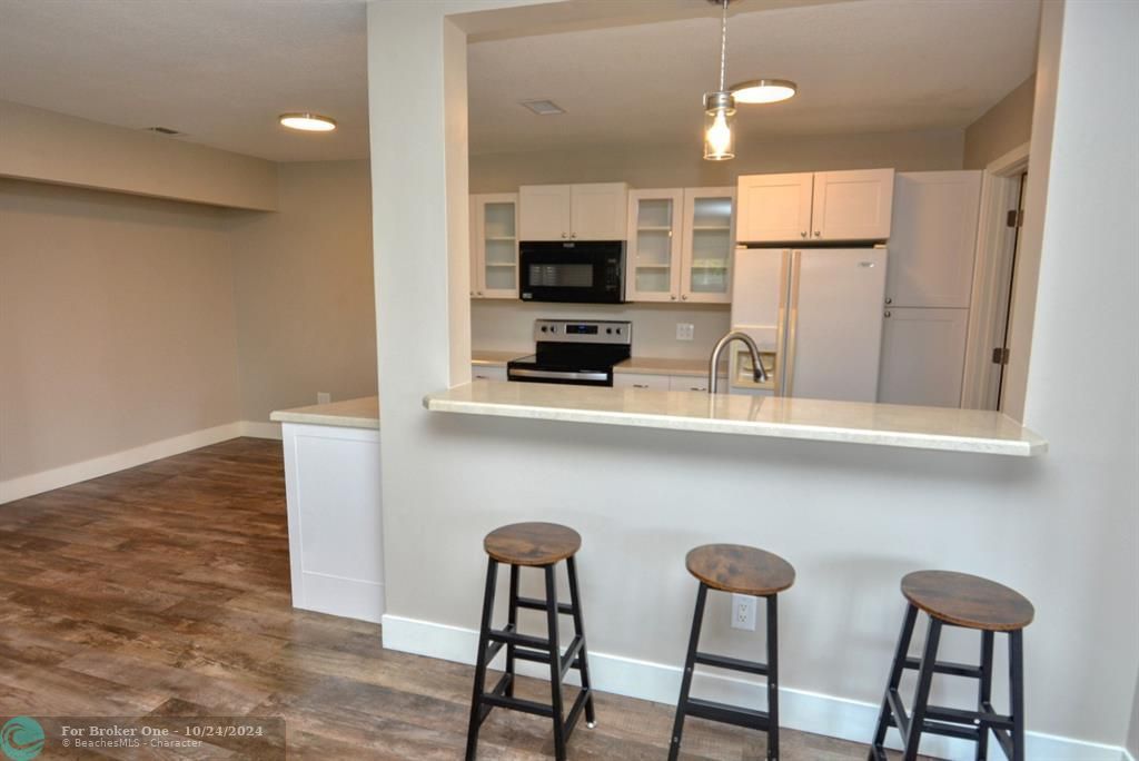 For Sale: $249,500 (2 beds, 2 baths, 1037 Square Feet)