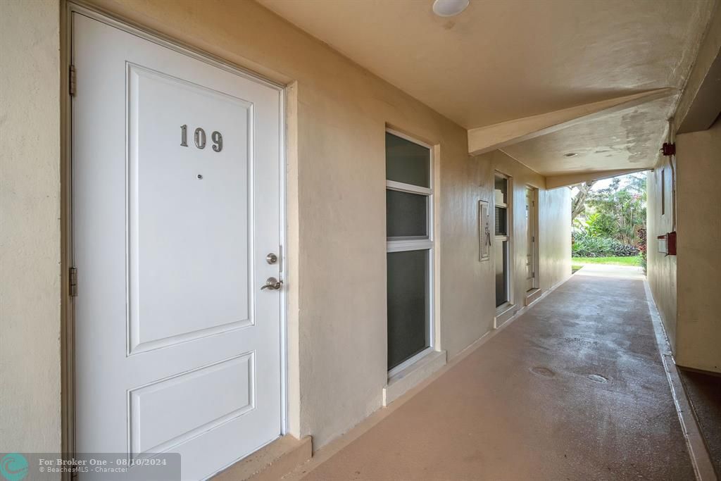 For Sale: $360,000 (2 beds, 2 baths, 1020 Square Feet)