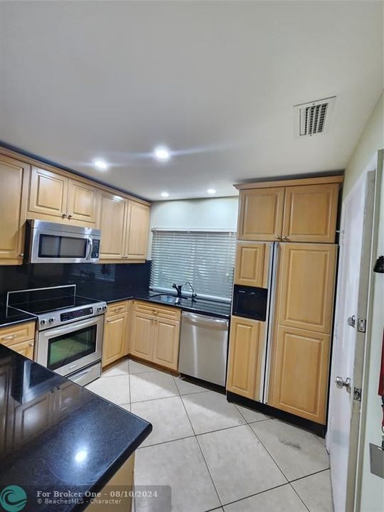 Vendido Recientemente: $429,000 (3 camas, 2 baños, 1423 Pies cuadrados)