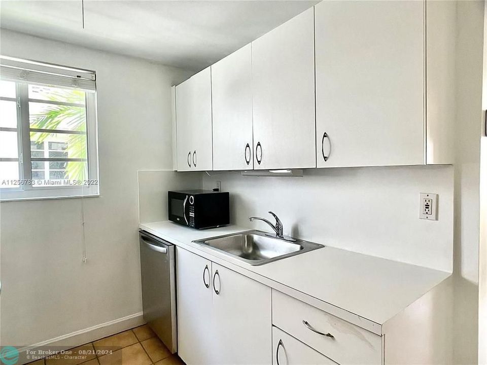 For Rent: $2,200 (1 beds, 1 baths, 510 Square Feet)