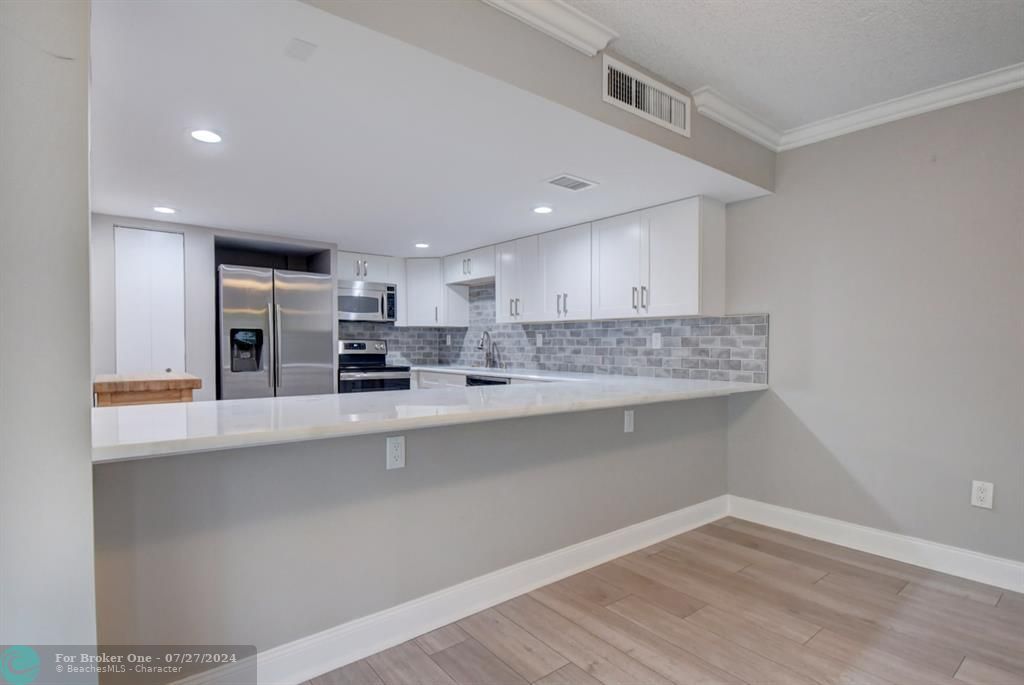 Active With Contract: $2,950 (3 beds, 2 baths, 1632 Square Feet)
