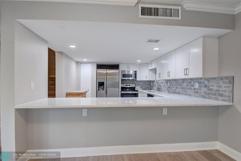 Active With Contract: $2,950 (3 beds, 2 baths, 1632 Square Feet)