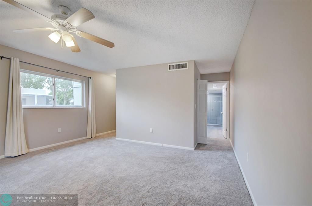 Active With Contract: $2,950 (3 beds, 2 baths, 1632 Square Feet)