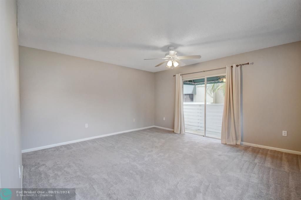 Active With Contract: $2,950 (3 beds, 2 baths, 1632 Square Feet)