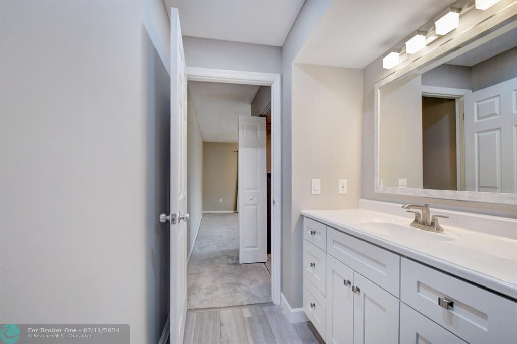 Active With Contract: $2,950 (3 beds, 2 baths, 1632 Square Feet)