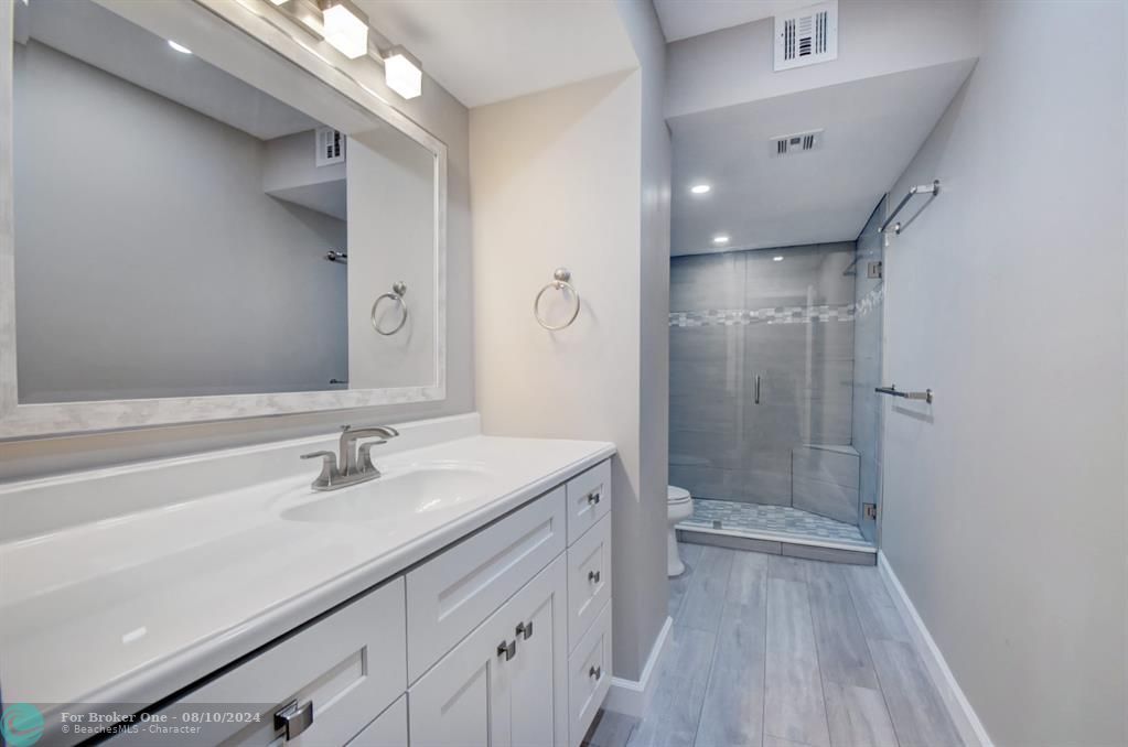 Active With Contract: $2,950 (3 beds, 2 baths, 1632 Square Feet)