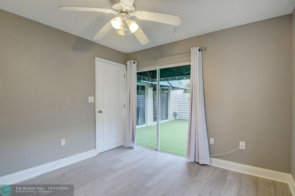 Active With Contract: $2,950 (3 beds, 2 baths, 1632 Square Feet)