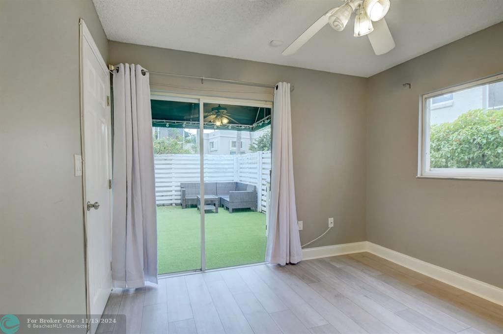 Active With Contract: $2,950 (3 beds, 2 baths, 1632 Square Feet)