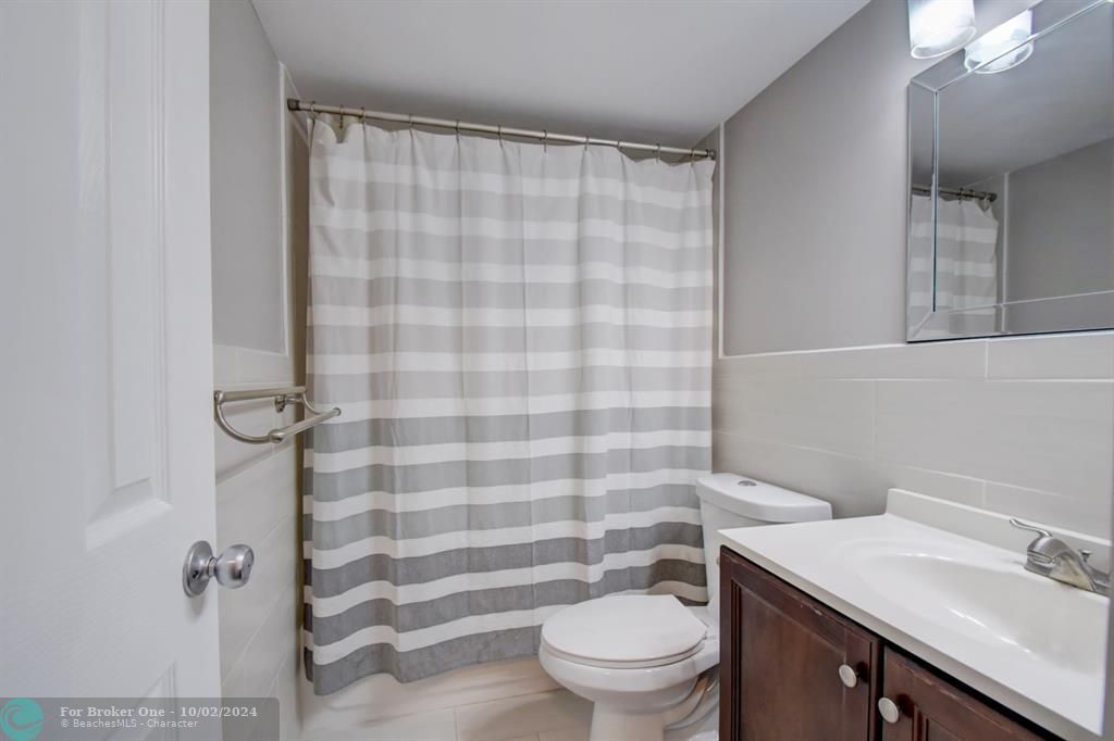 Active With Contract: $2,950 (3 beds, 2 baths, 1632 Square Feet)