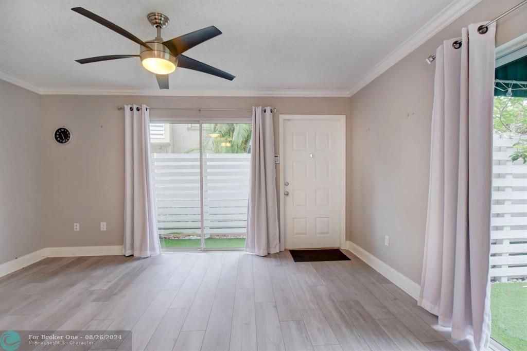 Active With Contract: $2,950 (3 beds, 2 baths, 1632 Square Feet)