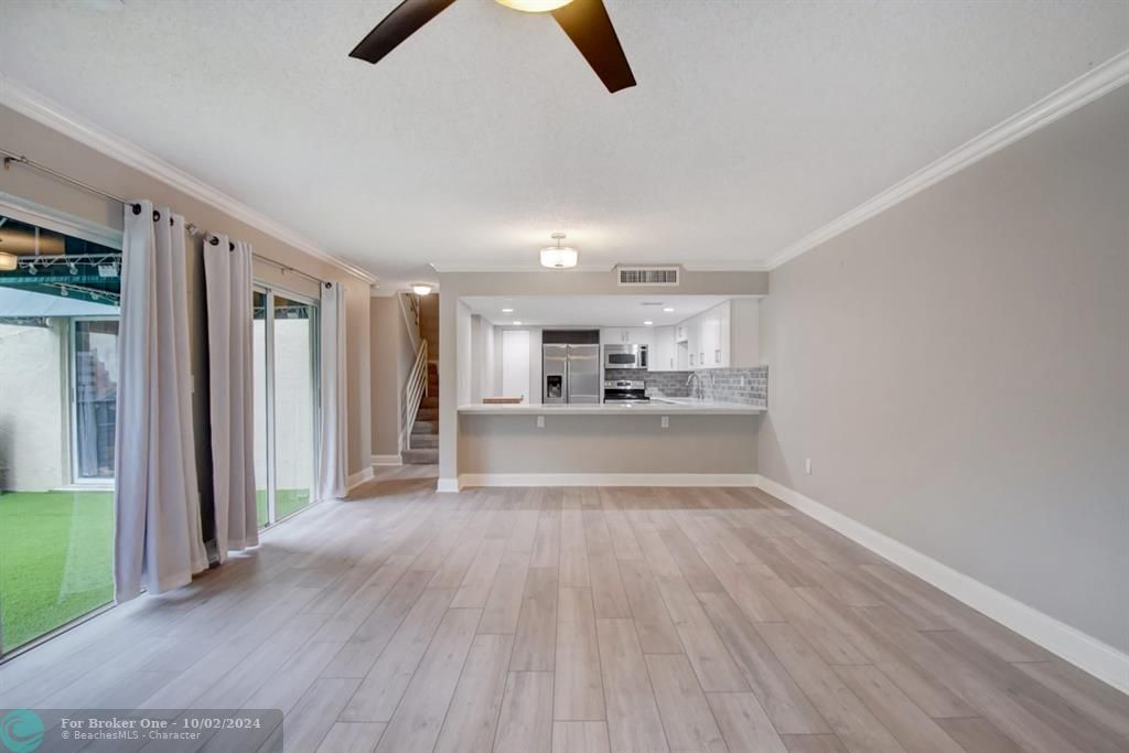 Active With Contract: $2,950 (3 beds, 2 baths, 1632 Square Feet)