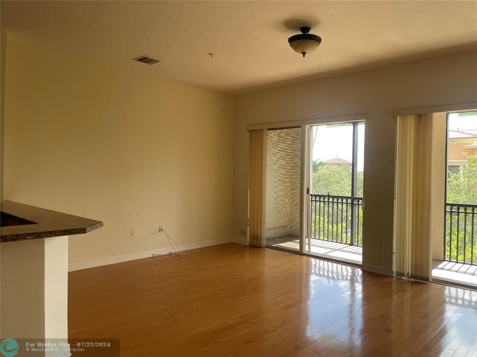 For Rent: $2,800 (2 beds, 2 baths, 1159 Square Feet)