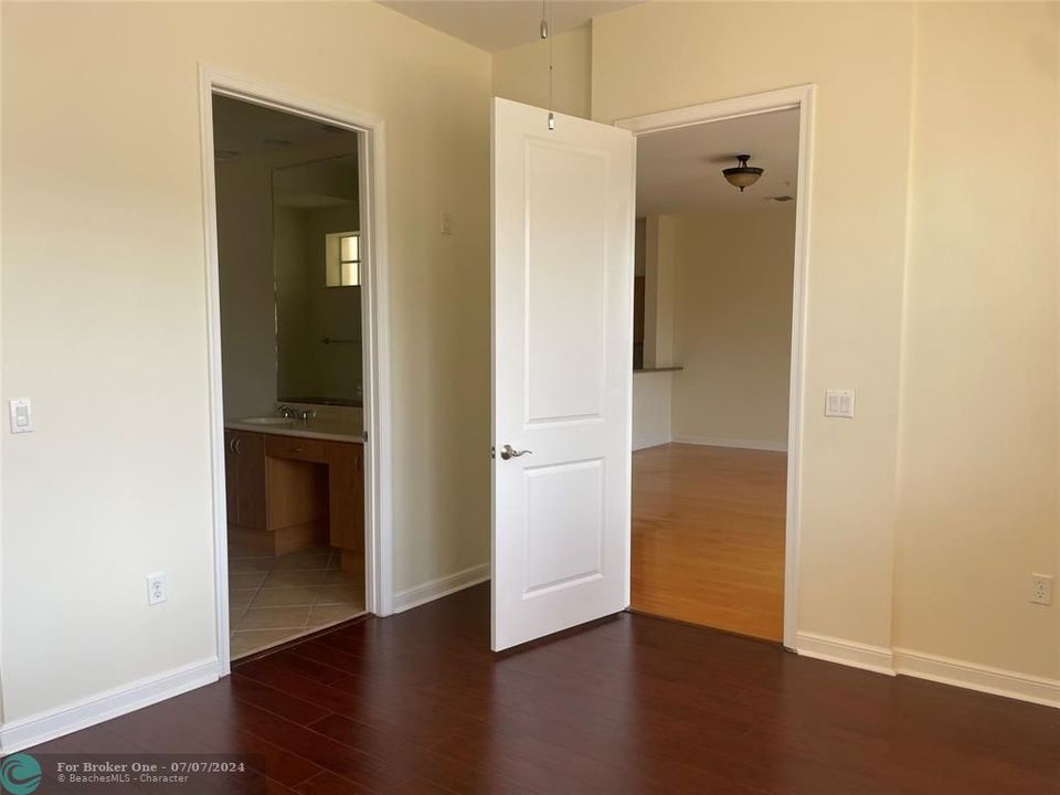 For Rent: $2,800 (2 beds, 2 baths, 1159 Square Feet)